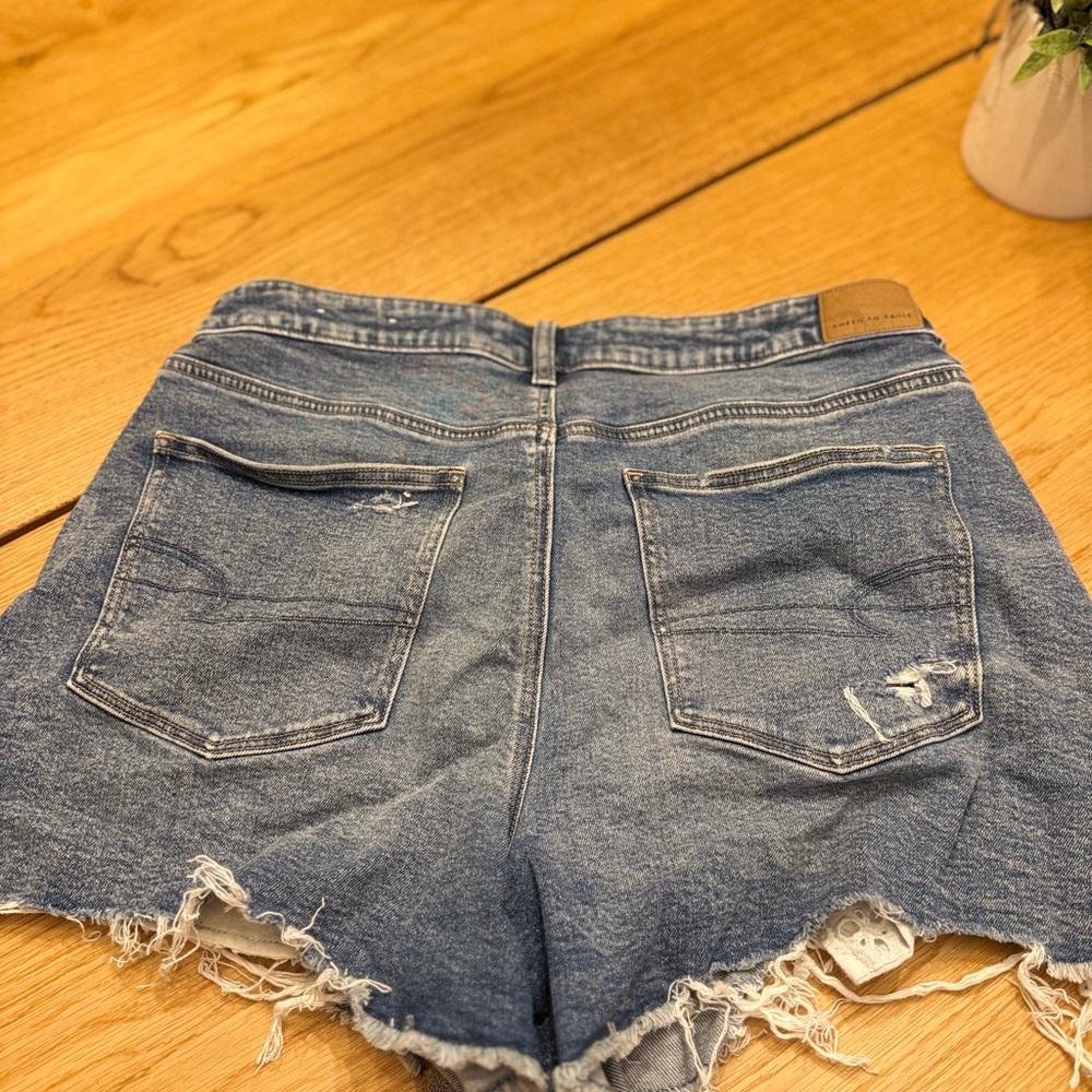American Eagle Strigid Mom shorts - Picture 2 of 2